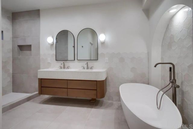 2522 CHALCEDONY ST, Pacific Beach (san Diego), CA 92109