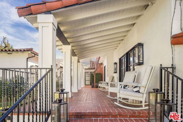 18625 Wells Drive, Tarzana (los Angeles), CA 91356