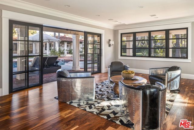 18625 Wells Drive, Tarzana (los Angeles), CA 91356