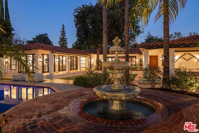 18625 Wells Drive, Tarzana (los Angeles), CA 91356