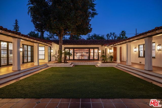 18625 Wells Drive, Tarzana (los Angeles), CA 91356