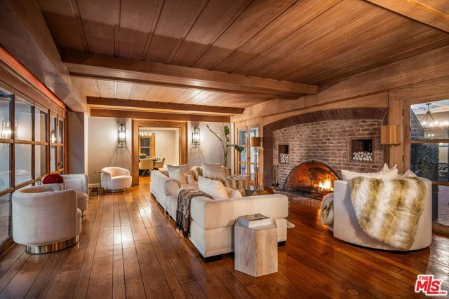 18625 Wells Drive, Tarzana (los Angeles), CA 91356