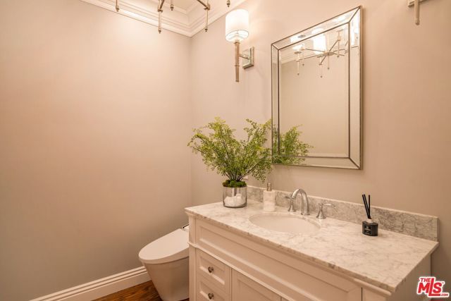 18625 Wells Drive, Tarzana (los Angeles), CA 91356