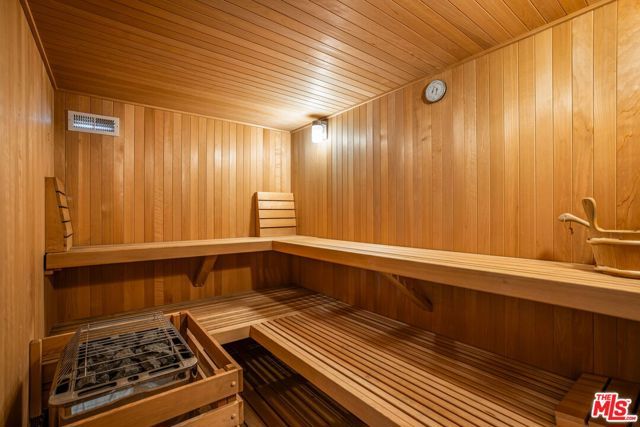 18625 Wells Drive, Tarzana (los Angeles), CA 91356