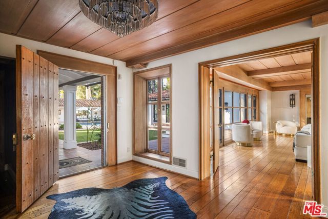 18625 Wells Drive, Tarzana (los Angeles), CA 91356