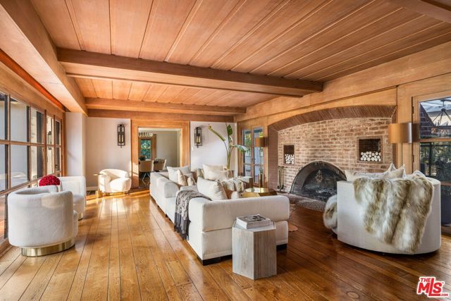 18625 Wells Drive, Tarzana (los Angeles), CA 91356