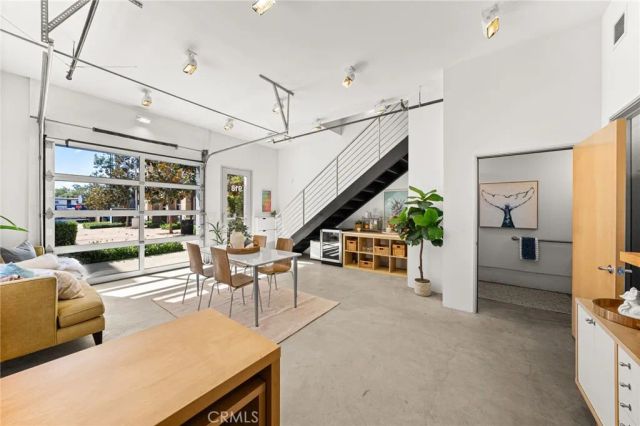 918 E Civic Center Drive, Santa Ana, CA 92701