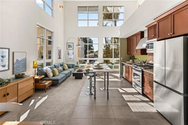 918 E Civic Center Drive, Santa Ana, CA 92701