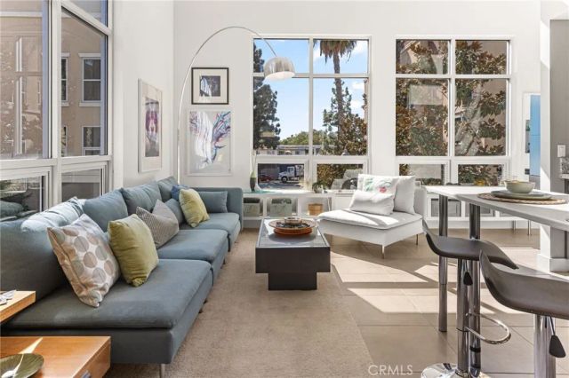 918 E Civic Center Drive, Santa Ana, CA 92701