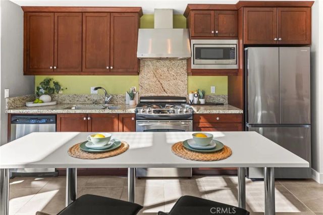 918 E Civic Center Drive, Santa Ana, CA 92701
