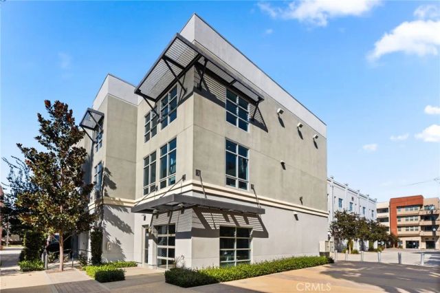 918 E Civic Center Drive, Santa Ana, CA 92701