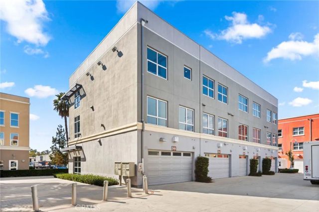 918 E Civic Center Drive, Santa Ana, CA 92701