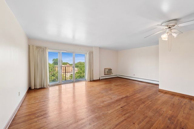 1567 Ridge Avenue 702, Evanston, IL 60201