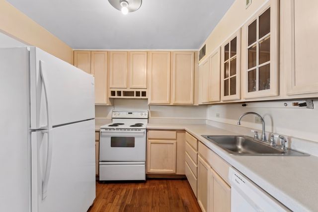 1567 Ridge Avenue 702, Evanston, IL 60201