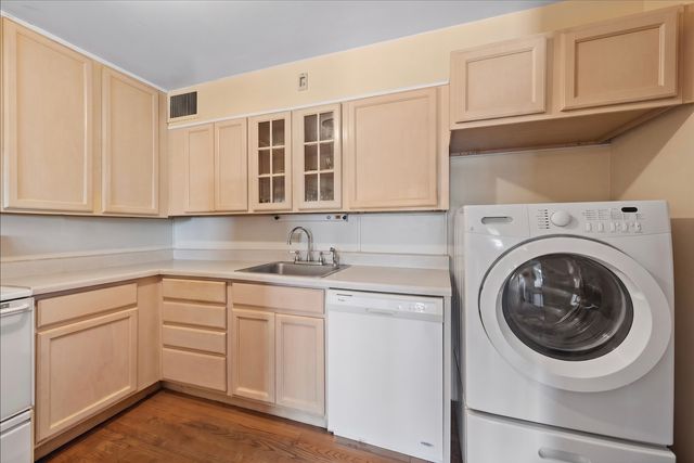 1567 Ridge Avenue 702, Evanston, IL 60201