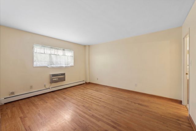 1567 Ridge Avenue 702, Evanston, IL 60201