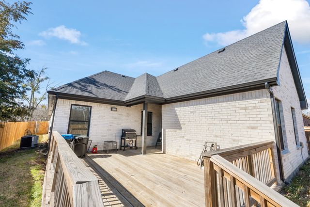 207 S James Street, Alvarado, TX 76009