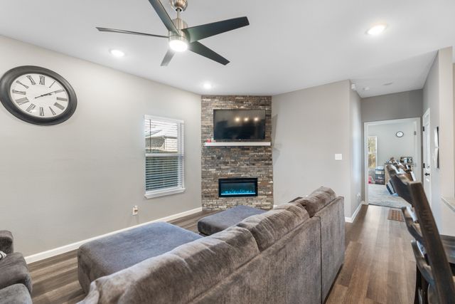 207 S James Street, Alvarado, TX 76009