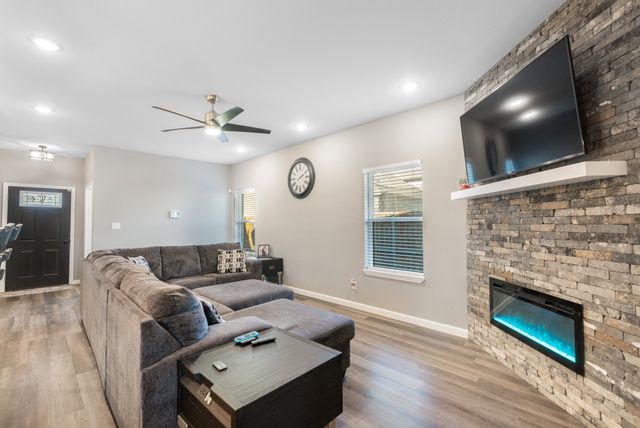 207 S James Street, Alvarado, TX 76009