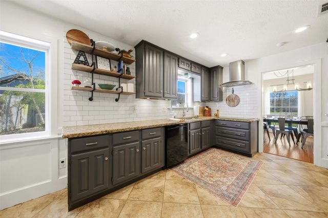 2705 Wood Cliff Court, College Station, TX 77845