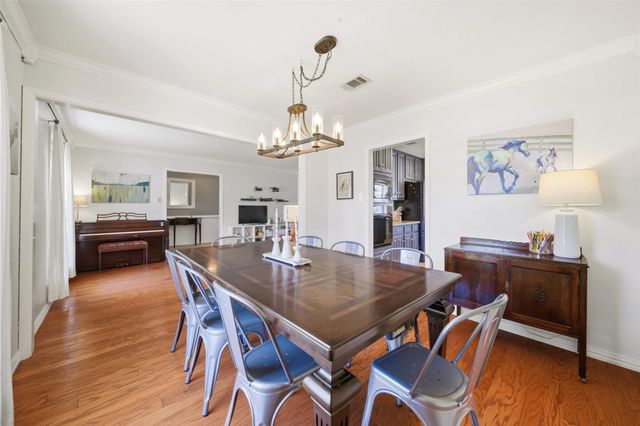 2705 Wood Cliff Court, College Station, TX 77845