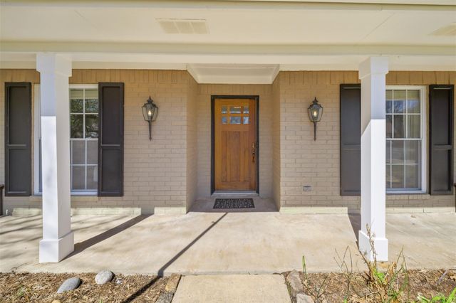 2705 Wood Cliff Court, College Station, TX 77845