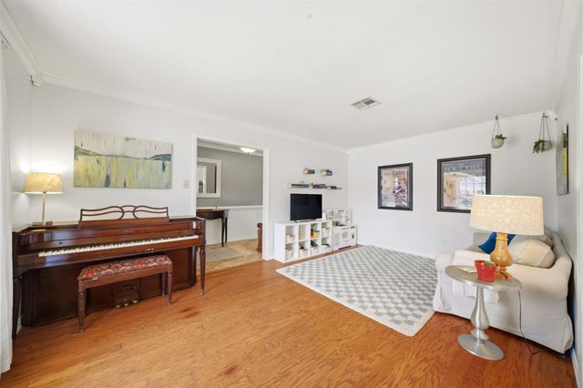 2705 Wood Cliff Court, College Station, TX 77845