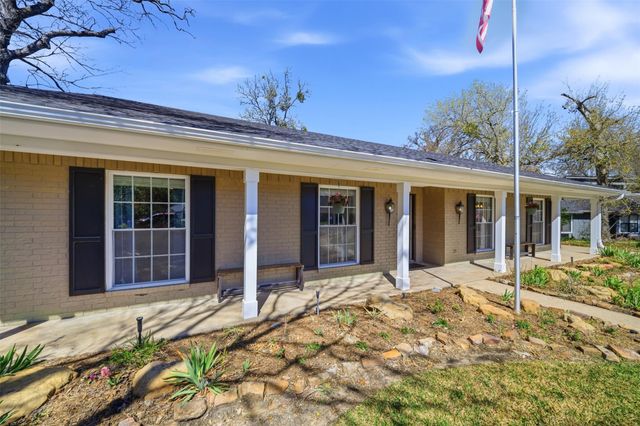 2705 Wood Cliff Court, College Station, TX 77845