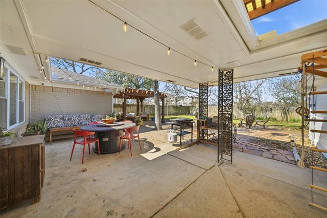 2705 Wood Cliff Court, College Station, TX 77845