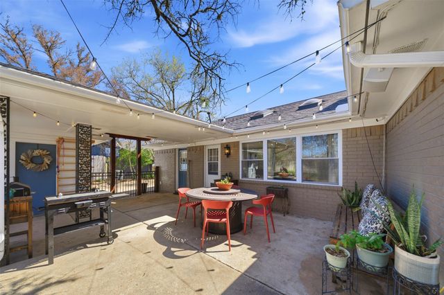 2705 Wood Cliff Court, College Station, TX 77845