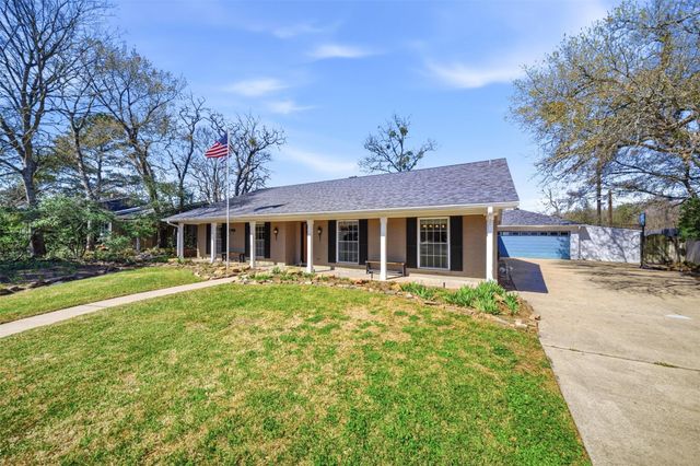 2705 Wood Cliff Court, College Station, TX 77845