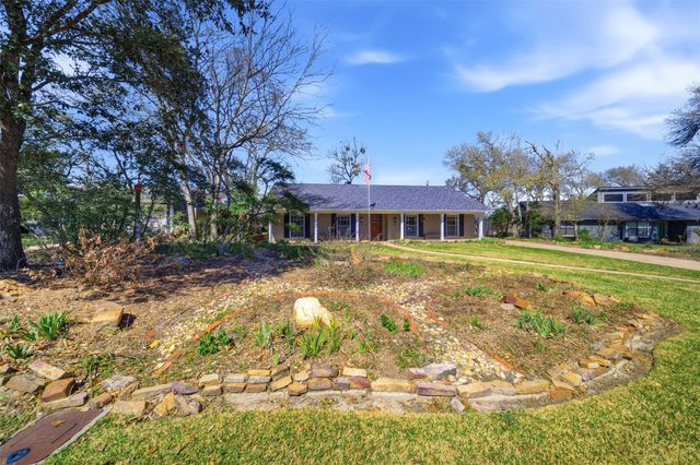 2705 Wood Cliff Court, College Station, TX 77845