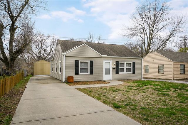 5117 CREST Drive, Kansas City, KS 66106