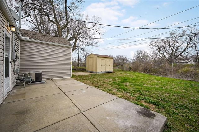 5117 CREST Drive, Kansas City, KS 66106