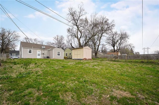 5117 CREST Drive, Kansas City, KS 66106