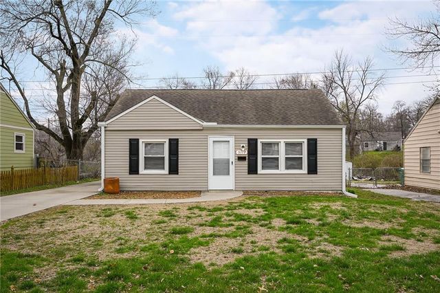 5117 CREST Drive, Kansas City, KS 66106