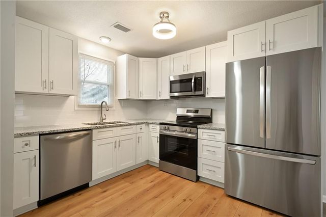 5117 CREST Drive, Kansas City, KS 66106