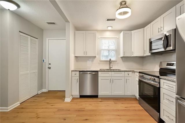 5117 CREST Drive, Kansas City, KS 66106