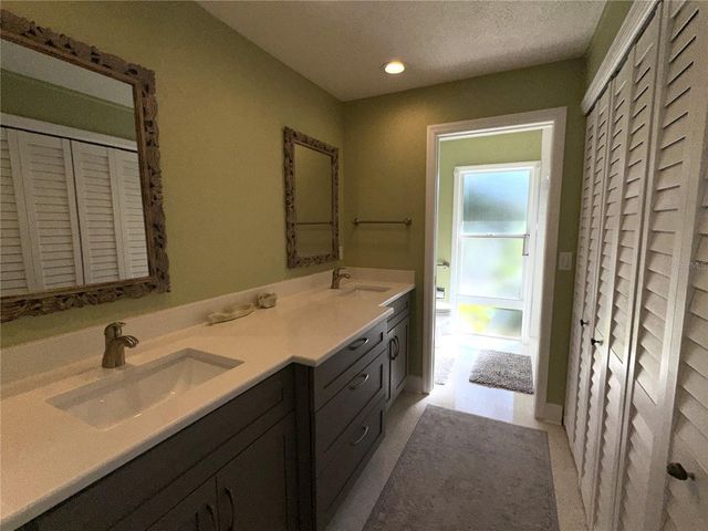 1883 RIVIERA CIRCLE, Sarasota, FL 34232