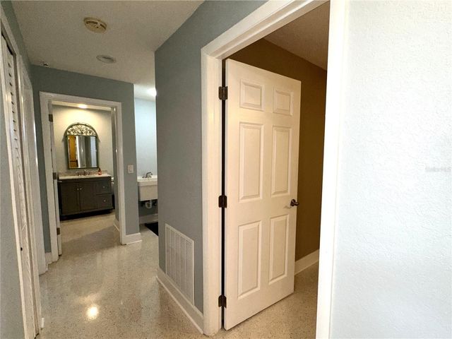 1883 RIVIERA CIRCLE, Sarasota, FL 34232