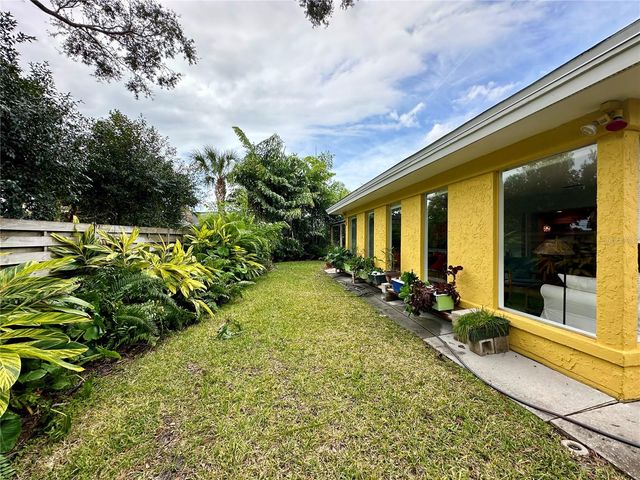 1883 RIVIERA CIRCLE, Sarasota, FL 34232