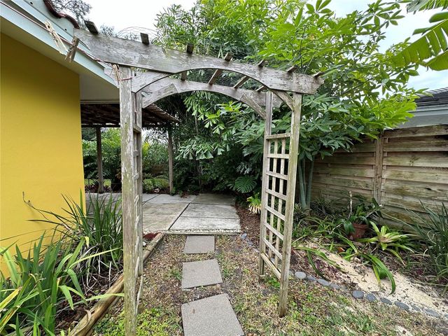 1883 RIVIERA CIRCLE, Sarasota, FL 34232