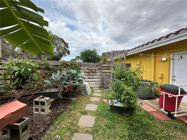 1883 RIVIERA CIRCLE, Sarasota, FL 34232