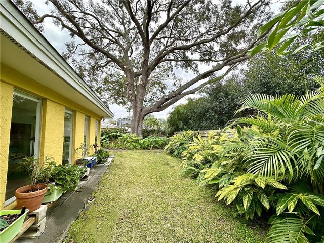 1883 RIVIERA CIRCLE, Sarasota, FL 34232