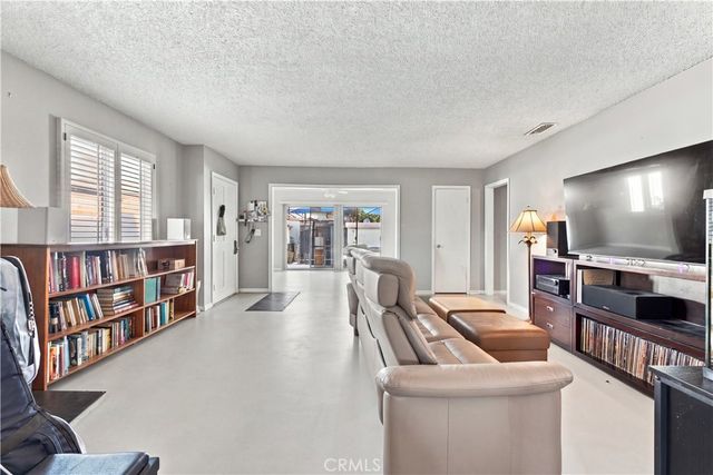 1340 Victoria J, Fullerton, CA 92831