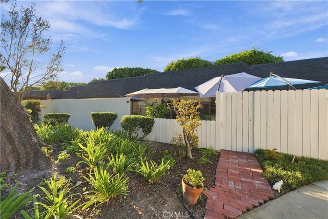 1340 Victoria J, Fullerton, CA 92831
