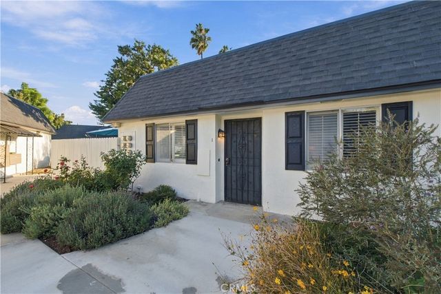 1340 Victoria J, Fullerton, CA 92831