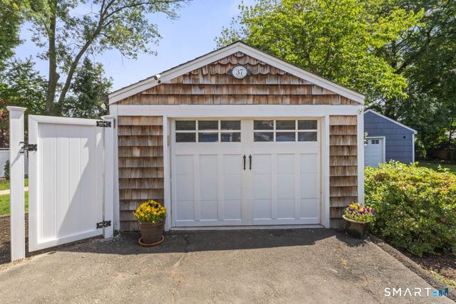 37 Cedar Crest Place, Norwalk, CT 06854