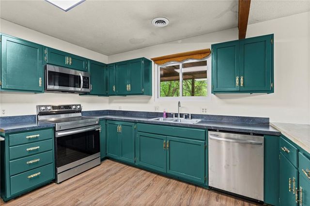 301 SW 13th Street, Oak Grove, MO 64075
