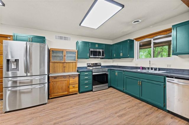 301 SW 13th Street, Oak Grove, MO 64075